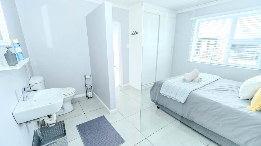 2 Bedroom Property for Sale in Pearly Beach Western Cape